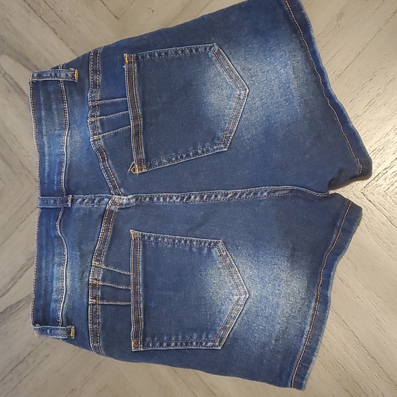 Between Us jean shorts - Picture 1 of 8